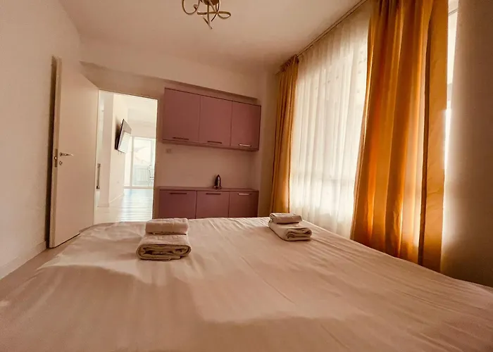 Cozy Deluxe Apartments In Centre Of Historical Iasi